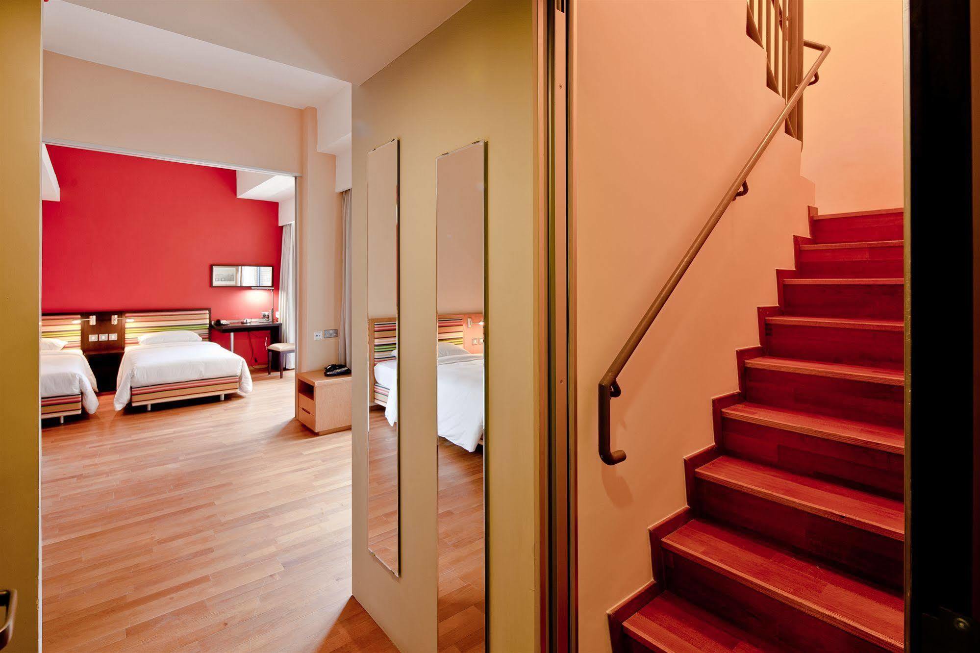 Отель Y Loft Гонконг Экстерьер фото